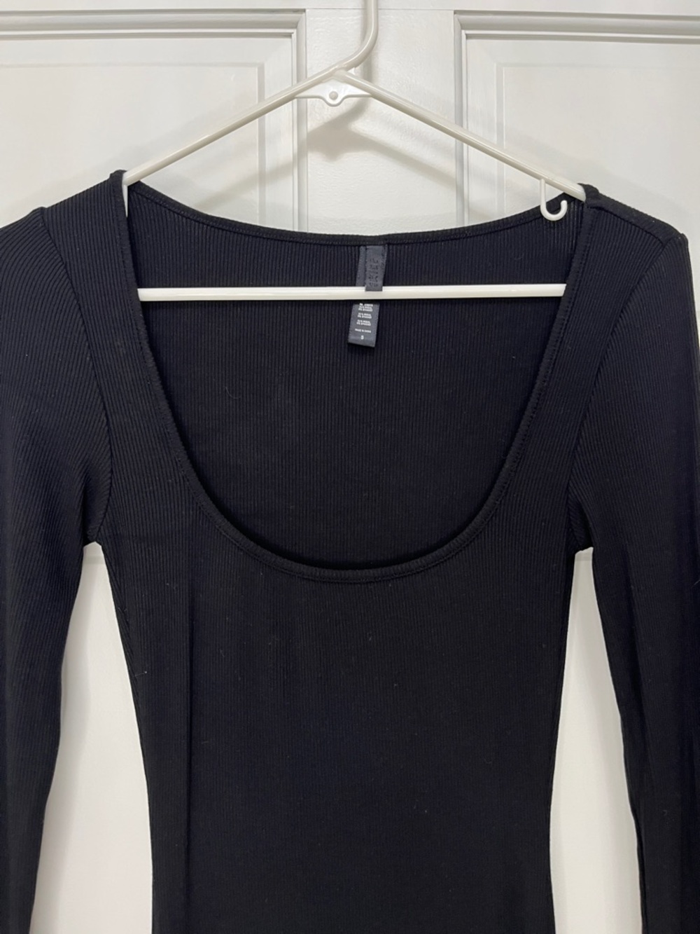 Skims Scoop Neck Black Long Sleeve Ribbed Knit Maxi Dress - Size Small - Picture 2 of 10